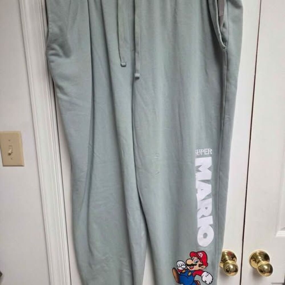 Super Mario mens 2xl light green sweatpants with pockets new with tags